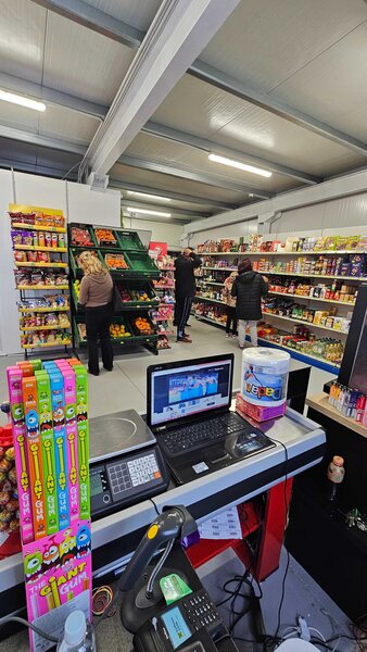 Vand magazin alimentar minimarket complet utilat,cu stoc marfa inclus