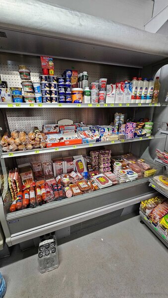 Vand magazin alimentar minimarket complet utilat,cu stoc marfa inclus
