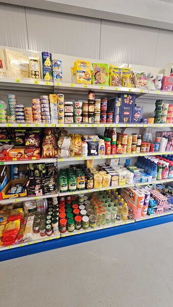 Vand magazin alimentar minimarket complet utilat,cu stoc marfa inclus