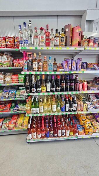 Vand magazin alimentar minimarket complet utilat,cu stoc marfa inclus
